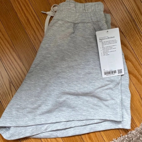 NWT mellow HR shorts size 2 - Picture 3 of 3